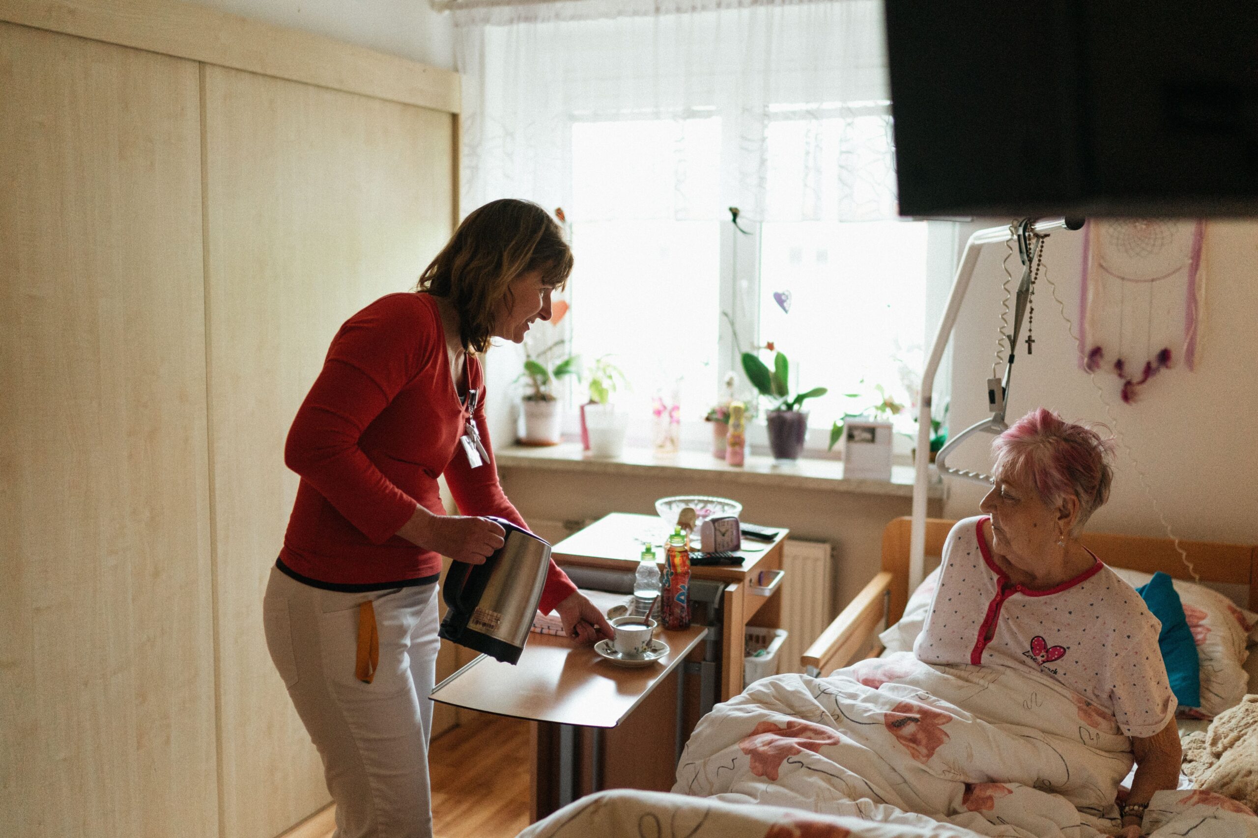 Can a Family Member, Friend, or Neighbor Get Paid to Care for a Loved One in Arizona? - Guardian Home Care of AZ